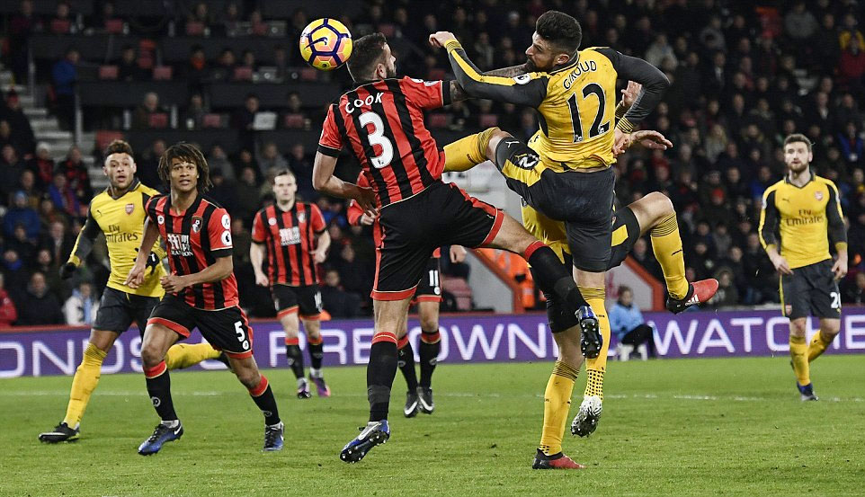 Arsenal giành 1 điểm nghẹt thở